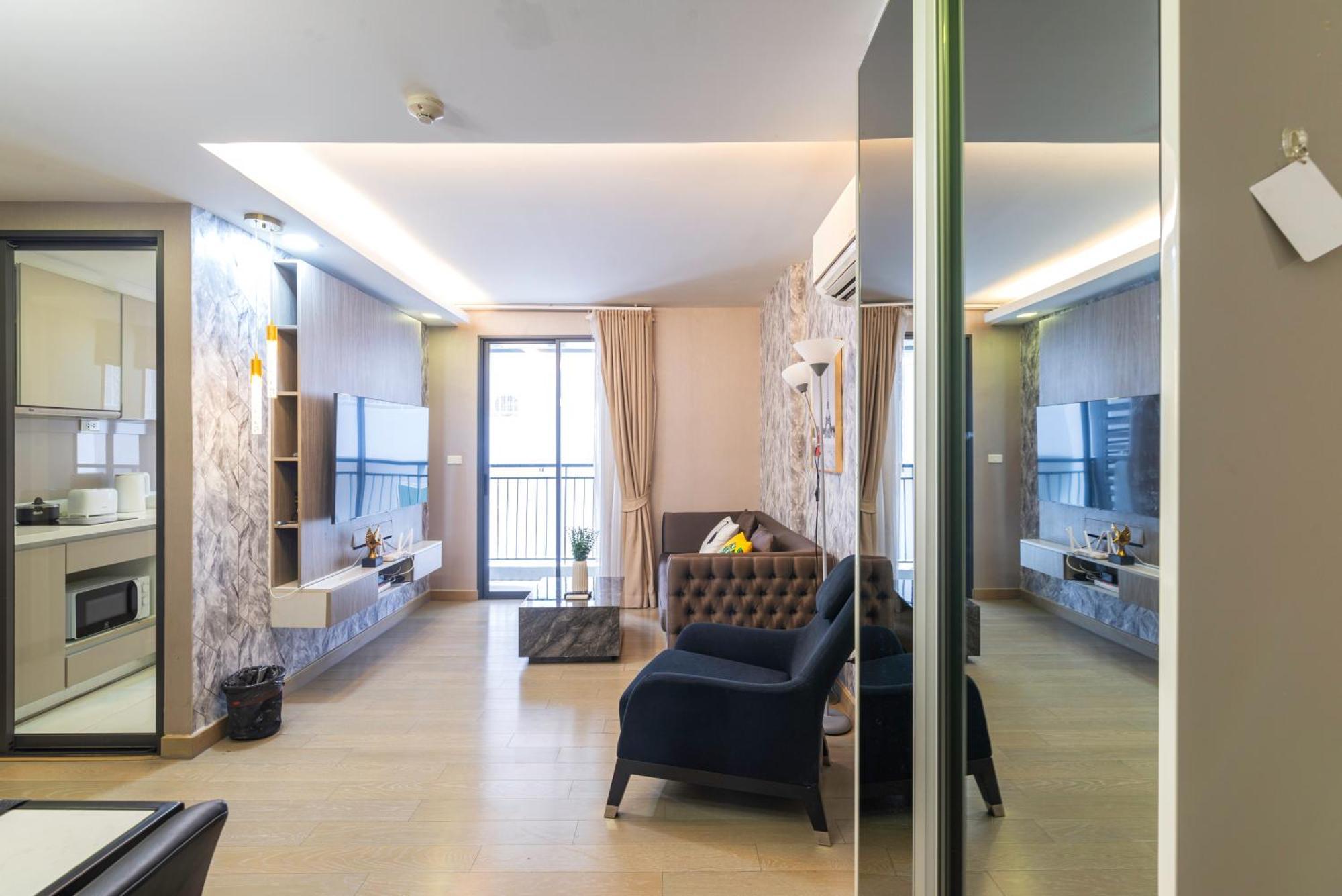 Dazzle Sukhumvit 7 By Lefoyer Apartment Bangkok Exterior foto