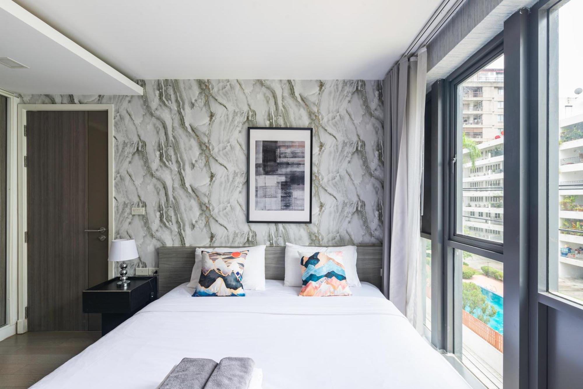 Dazzle Sukhumvit 7 By Lefoyer Apartment Bangkok Exterior foto