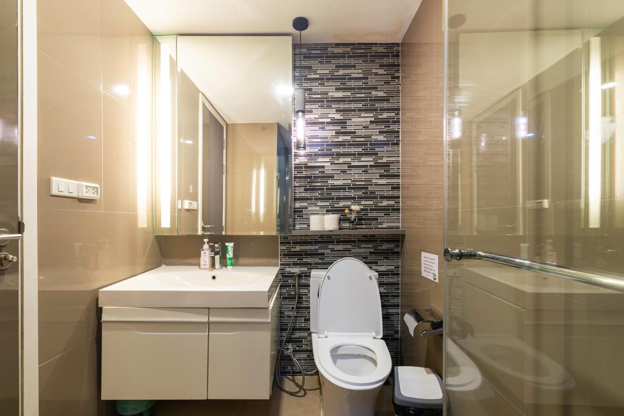 Dazzle Sukhumvit 7 By Lefoyer Apartment Bangkok Exterior foto