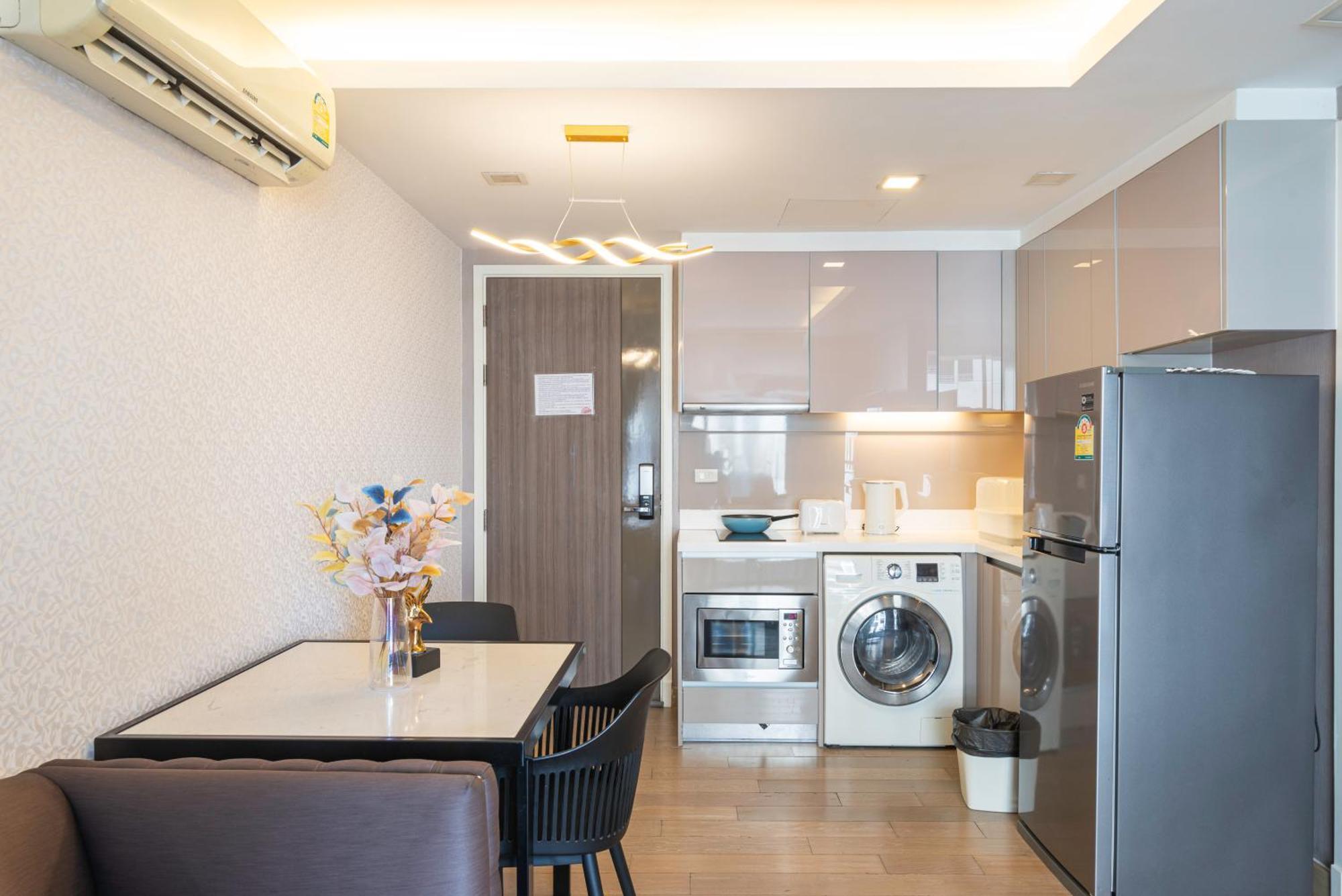 Dazzle Sukhumvit 7 By Lefoyer Apartment Bangkok Exterior foto