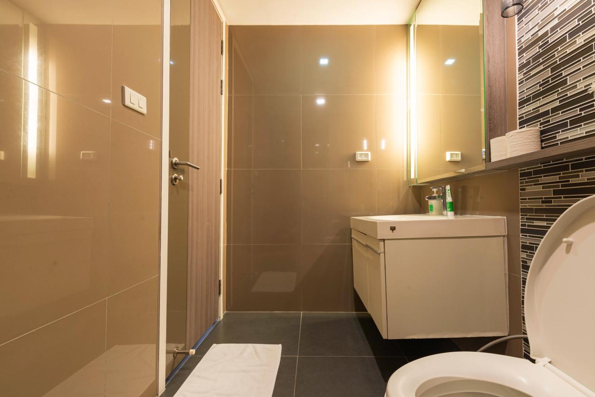 Dazzle Sukhumvit 7 By Lefoyer Apartment Bangkok Exterior foto