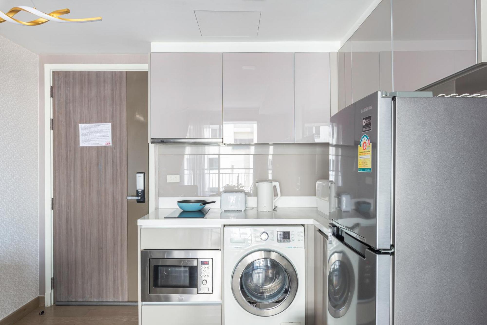 Dazzle Sukhumvit 7 By Lefoyer Apartment Bangkok Exterior foto